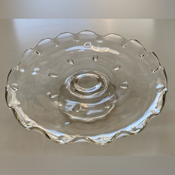Vintage Pedestal Cake Plate Clear Glass Serving Platter with ruffled Edge - Picture 6 of 12